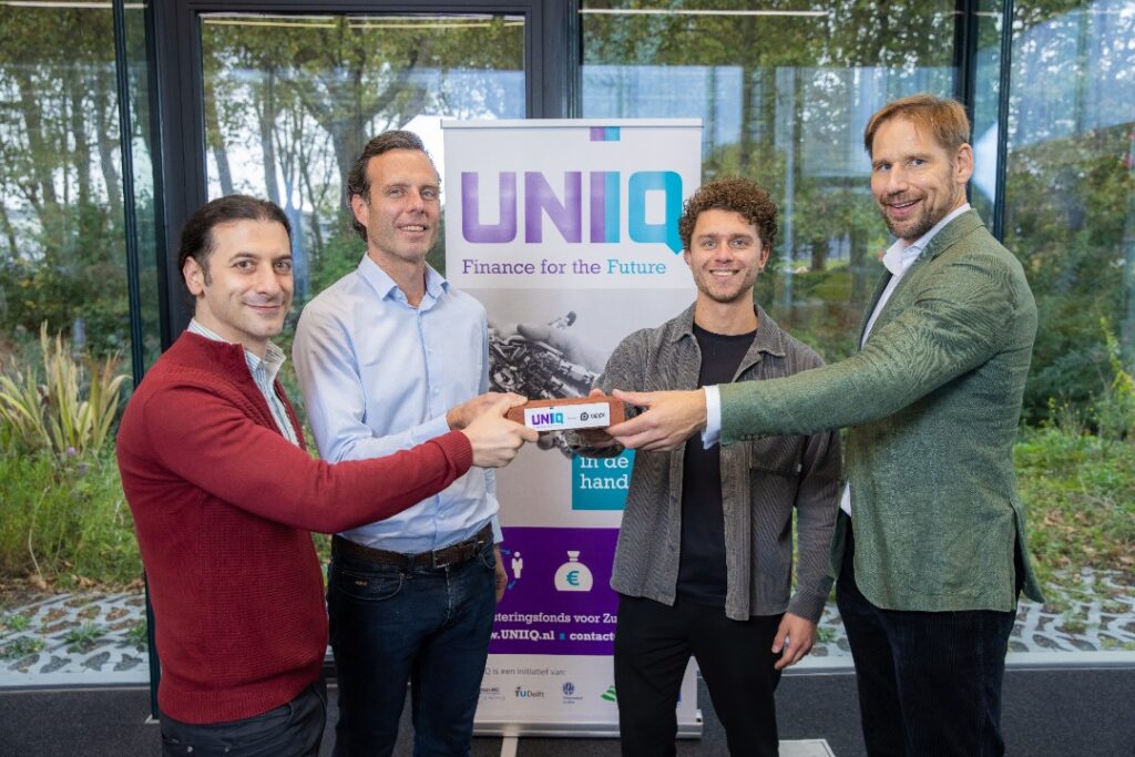 Oppr.ai colleagues receive investment from UNIIQ