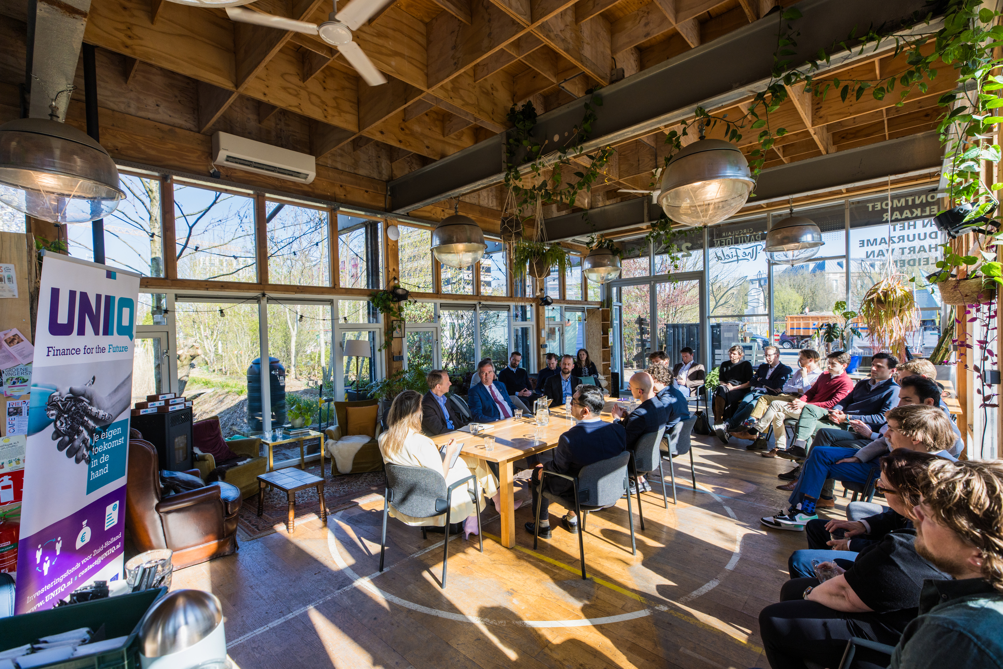 UNIIQ - Event Setting - Round Table