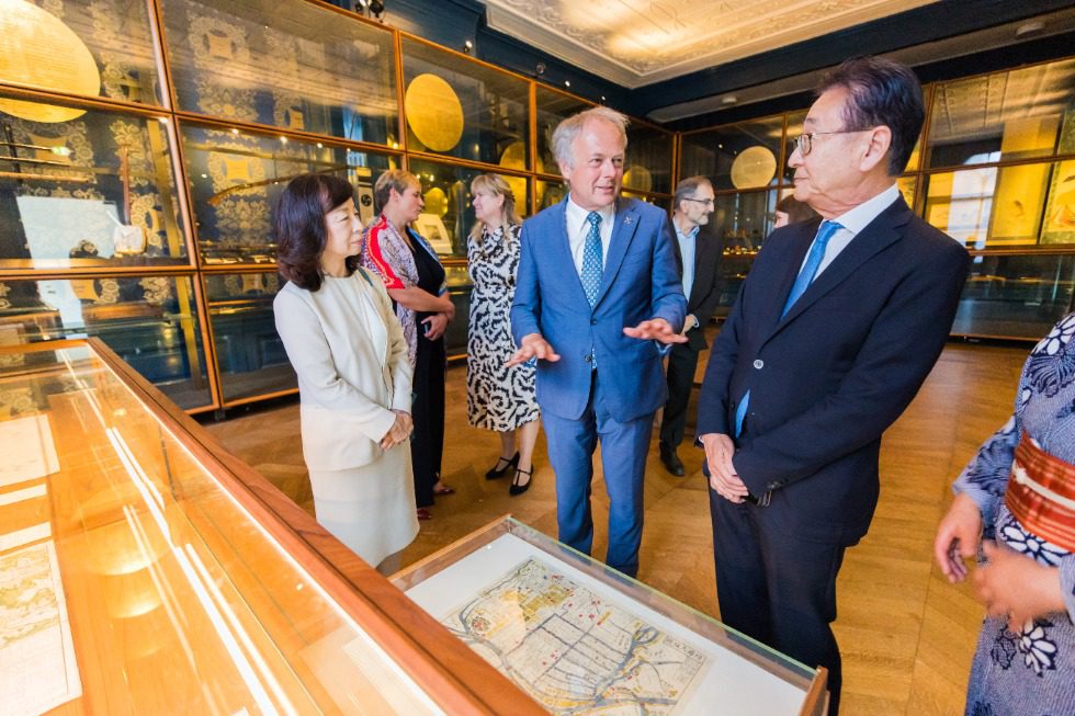 The Chairman was treated to a memorable tour of the SieboldHuis in Leiden, which is a museum showcasing Japanese artifacts collected by physician Philipp Franz von Siebold.