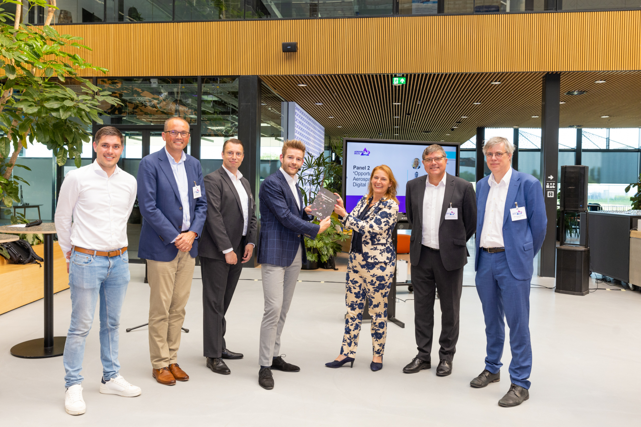 A picture of the attendees of the Aerospace Delta Agenda 2030 at NEXT Delft. 