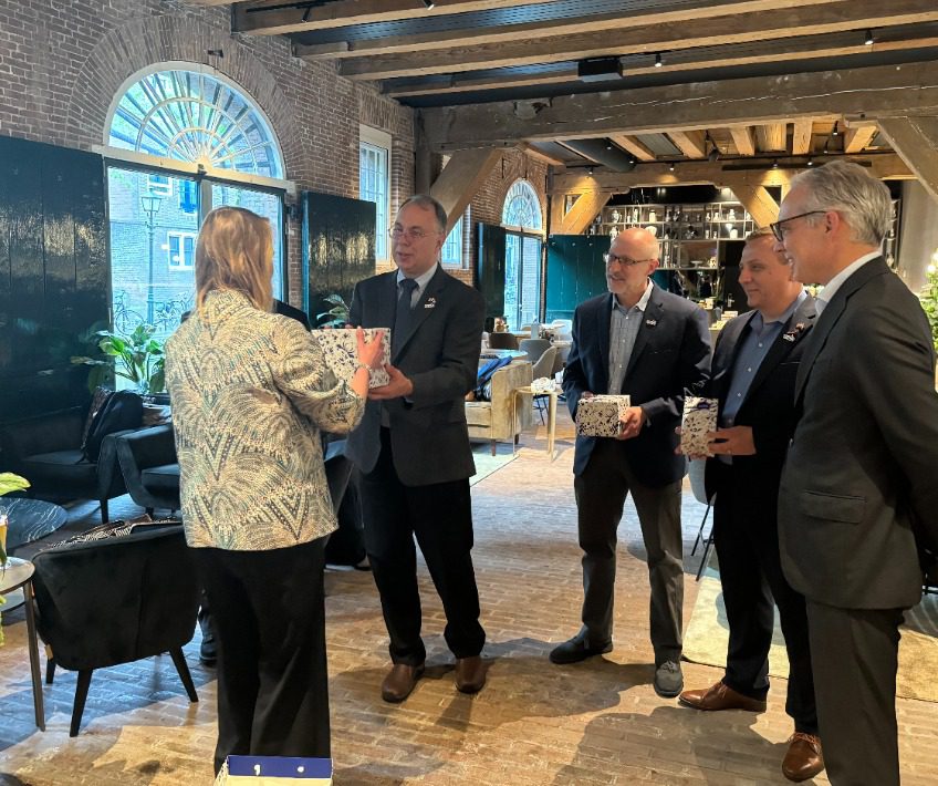 Jay Kovacs, Chief Innovation Officer at Axient Systems, was officially welcomed to Delft by vice-mayor Maaike Zwart, responsible for Economic Affairs and Innovation and Chris van Voorden, Director Foreign Investments & Trade at InnovationQuarter.
