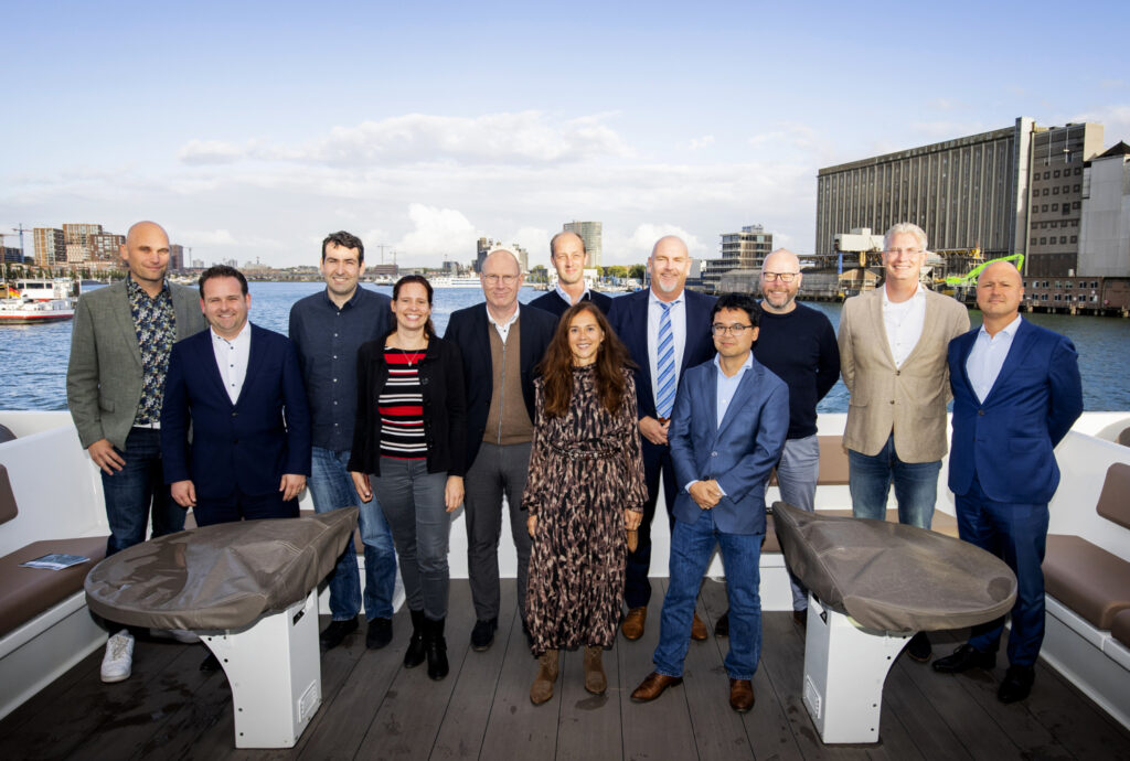 Representatives of the many parties involved in this project: QuTech/Q*Bird, Port of Rotterdam, Single Quantum, InnovationQuarter, Portbase, pilotage, Cisco, Intel, Port Harbour Master, and Quantum Delta NL.
