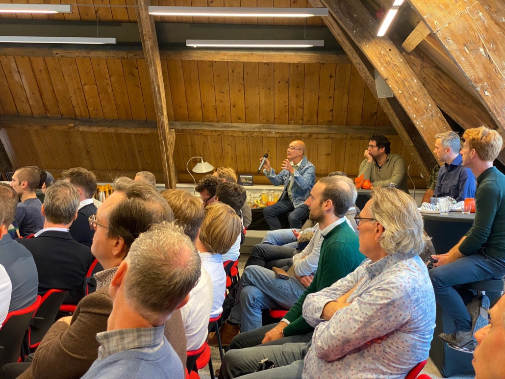 Een presentatie tijdens het 'Elevate your ideas' evenement van InnovationQuarter.