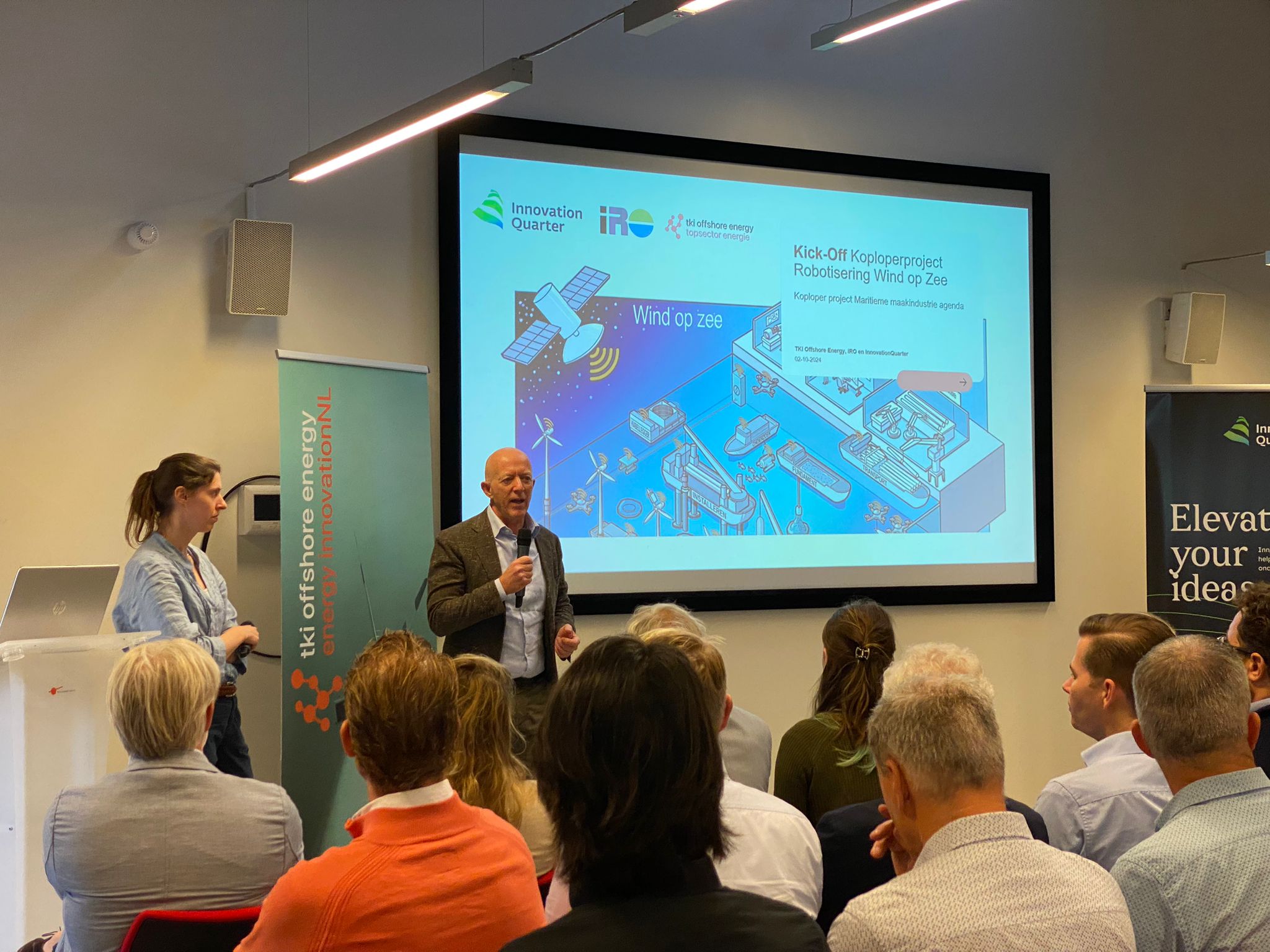 Een presentatie tijdens het 'Elevate your ideas' evenement van InnovationQuarter.