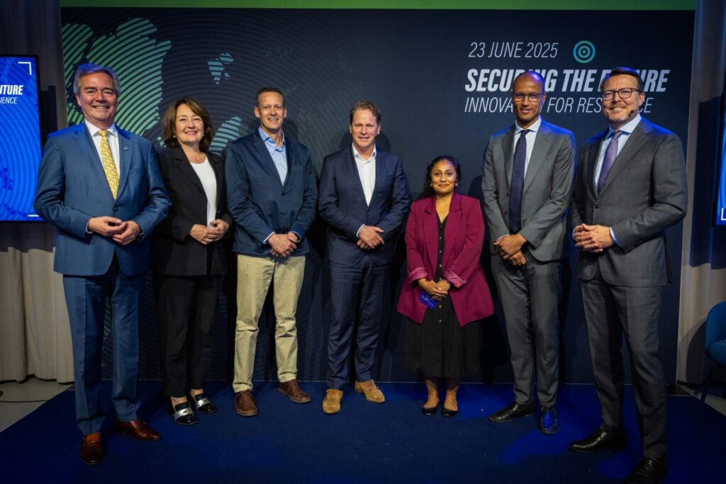 7 personen bij het Securing the Future evenement