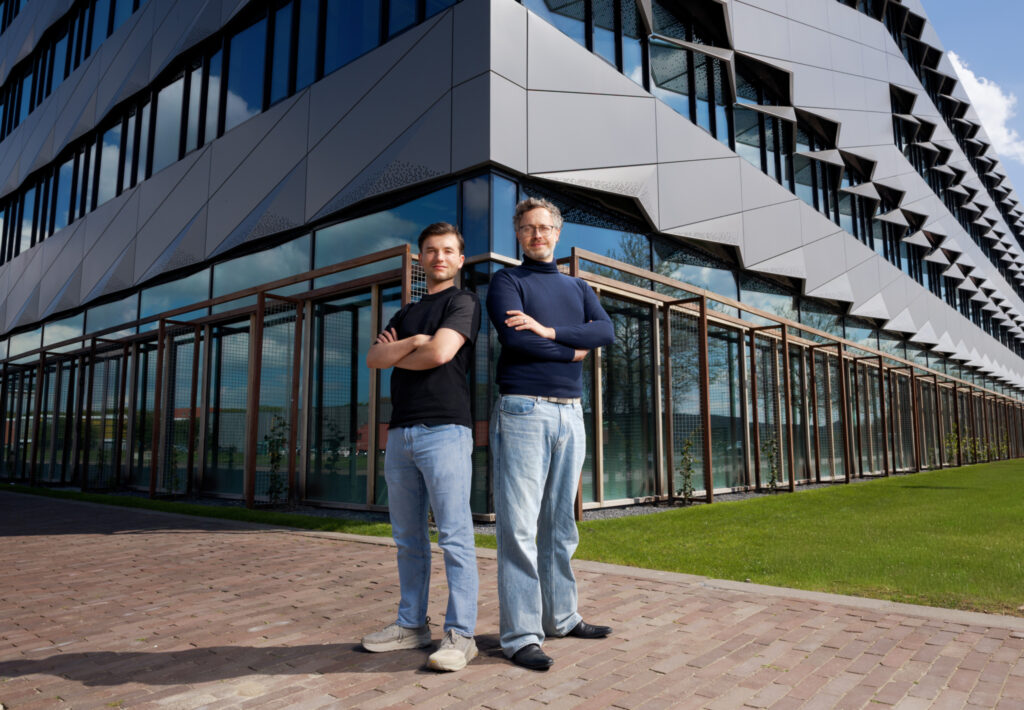 De QuantWare CEO Alessandro Bruno en medeoprichter Matthijs Rijlaarsdam.